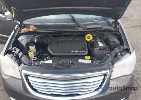 2016 Chrysler Town & Country Touring-L из США, поврежденный, VIN 2C4RC1CGXGR240444